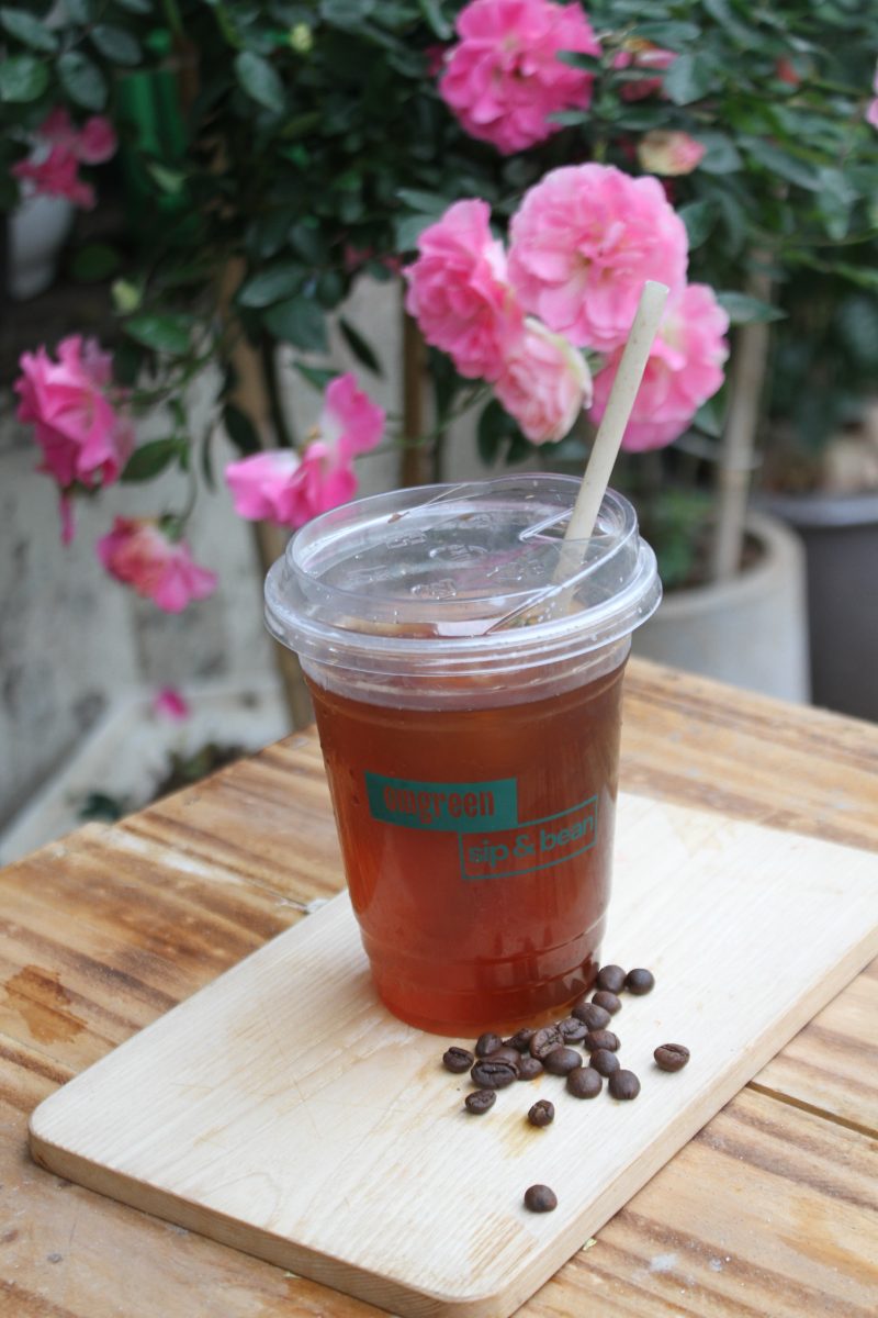 Americano hữu cơ – Hương vị cà phê nguyên bản, đậm đà nhưng nhẹ nhàng, giúp tỉnh táo tự nhiên và tận hưởng trọn vẹn sự tinh tế của từng giọt cà phê